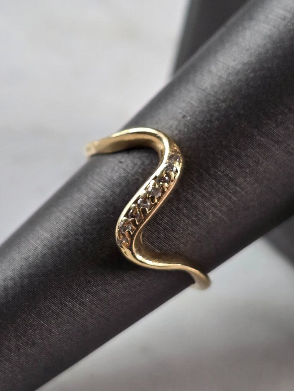 Womens Vintage 14K Yellow Gold Diamond Modernist Stylecrest Ring 1.8g E867